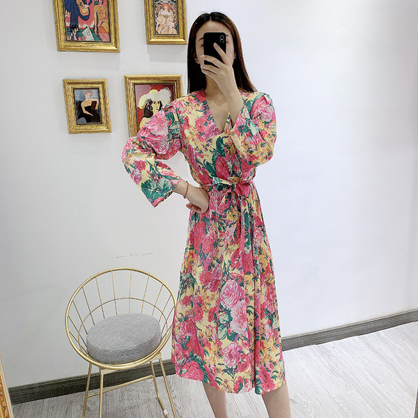 Rochie de dama cu decolteu in V si maneci 7/8, cravate in talie cu model floral