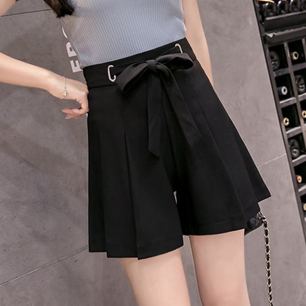 Pantaloni scurti eleganti de dama cu talie inalta in trei culori