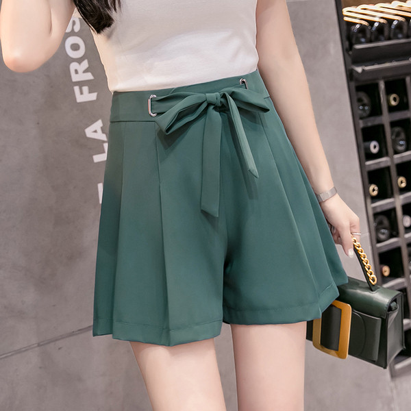 Pantaloni scurti eleganti de dama cu talie inalta in trei culori