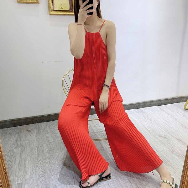 Γυναικεία ολόσωμη φόρμα  με λεπτούς ιμάντες