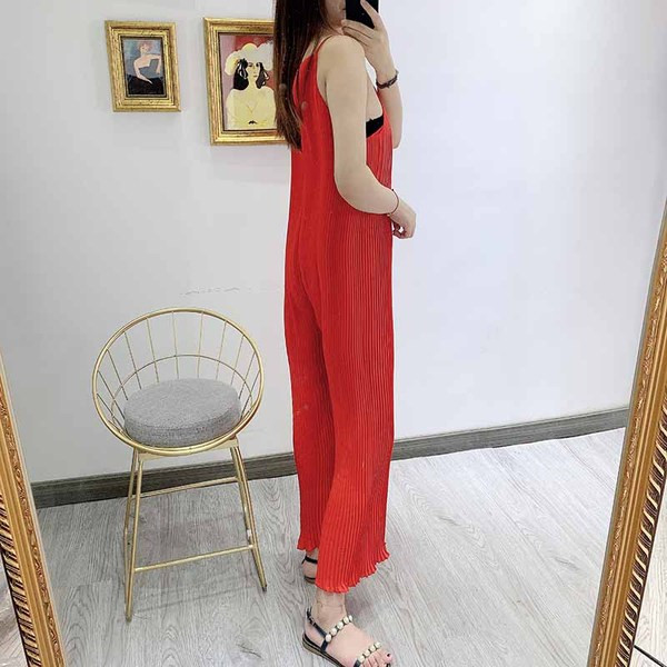 Γυναικεία ολόσωμη φόρμα  με λεπτούς ιμάντες