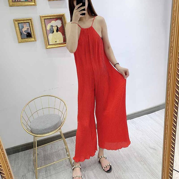 Γυναικεία ολόσωμη φόρμα  με λεπτούς ιμάντες