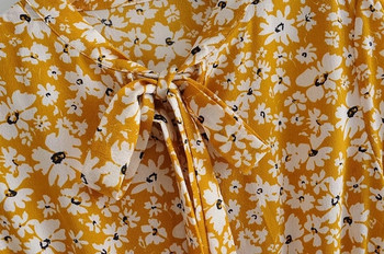 Ежедневна дамска рокля с къс ръкав и флорални мотиви в жълт цвят