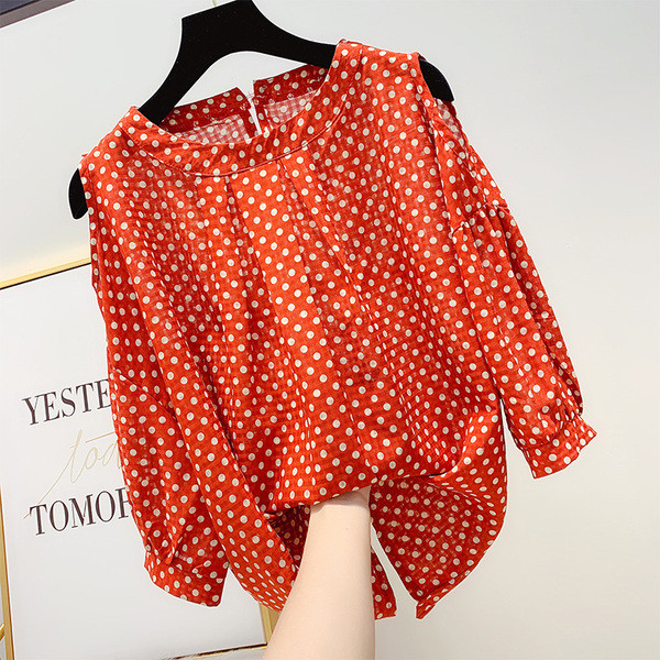 Cămașă modernă de damă cu buline cu mâneci 3/4