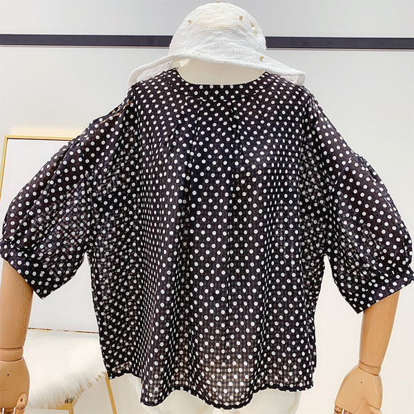 Cămașă modernă de damă cu buline cu mâneci 3/4