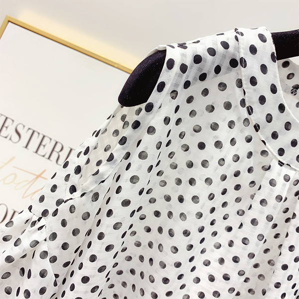 Cămașă modernă de damă cu buline cu mâneci 3/4