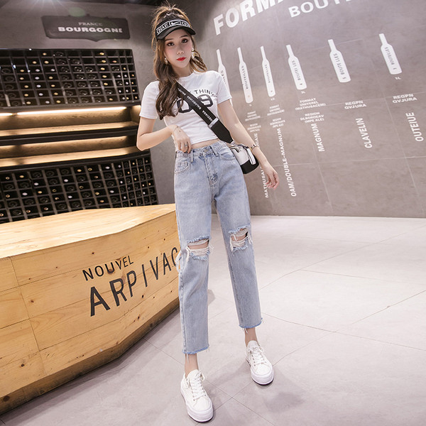 Blugi de dama actuali de culoare deschisa cu buzunare