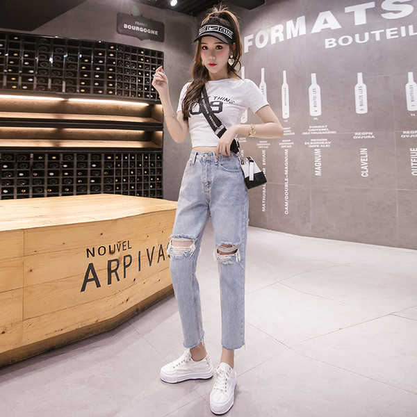 Blugi de dama actuali de culoare deschisa cu buzunare