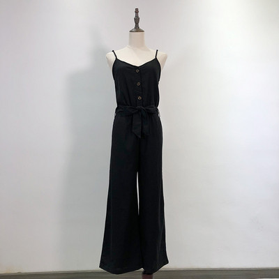 Γυναικεία ολόσωμη φόρμα με λεπτούς ιμάντες ώμου και κουμπιά σε μαύρο χρώμα