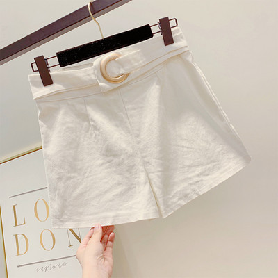 Pantaloni scurți de damă alb-negru și curea