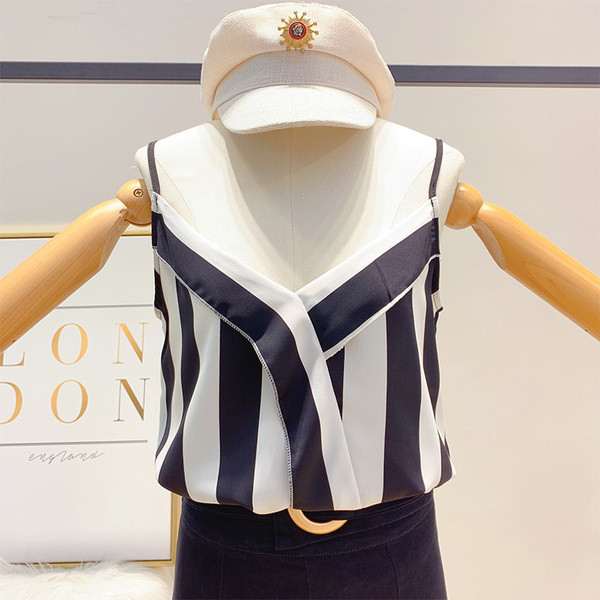 Maieu modern de damă în dungi, cu bretele subțiri