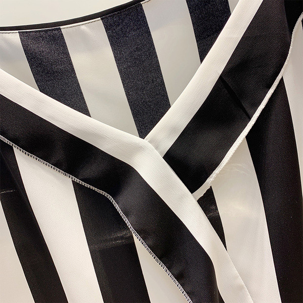 Maieu modern de damă în dungi, cu bretele subțiri