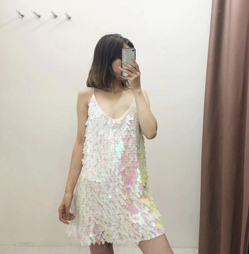 Модерна дамска къса рокля с пайети и тънки презрамки в светъл цвят