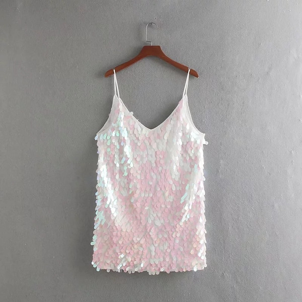 Модерна дамска къса рокля с пайети и тънки презрамки в светъл цвят