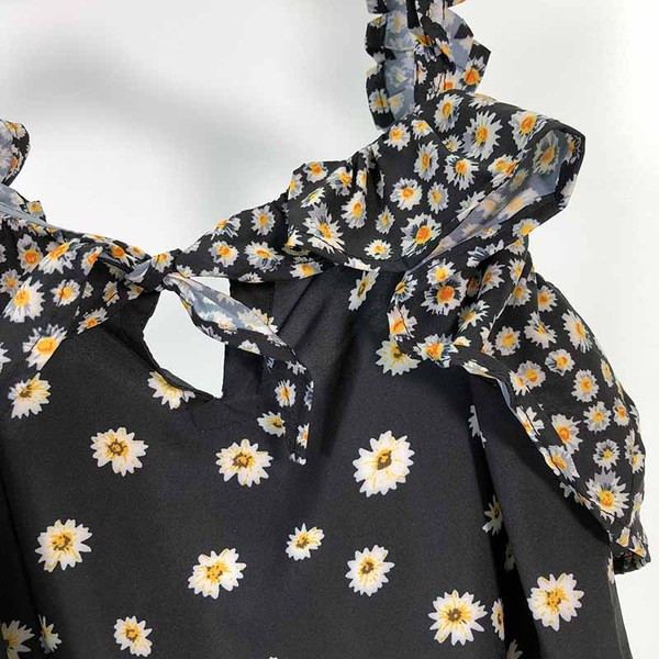 Maieu de damă cu bretele subțiri și decolteu