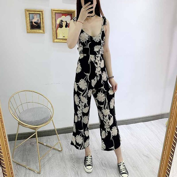 Γυναικεία ολόσωμη φόρμα  με λεπτές λωρίδες και μήκος 7/8 με floral πριντ