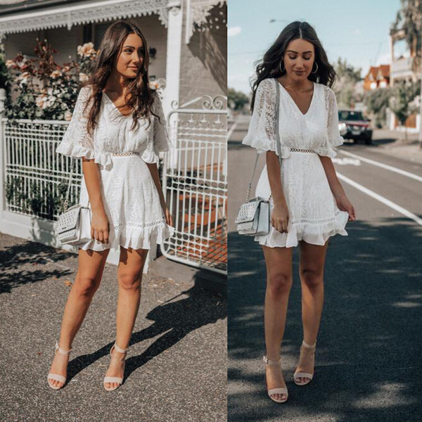 Rochie de dama actuala cu dantela alba