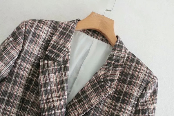 Geaca dama in carouri cu buzunare si inchidere dubla