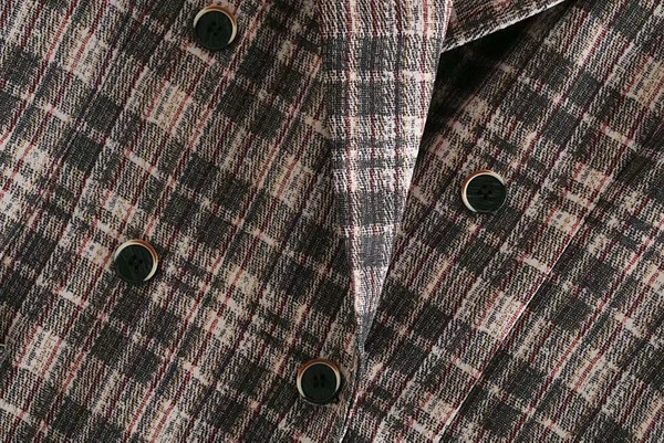 Geaca dama in carouri cu buzunare si inchidere dubla