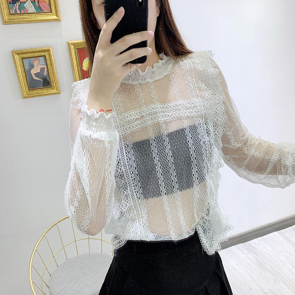 Bluză de damă din dantelă cu mâneci lungi de culoare albă