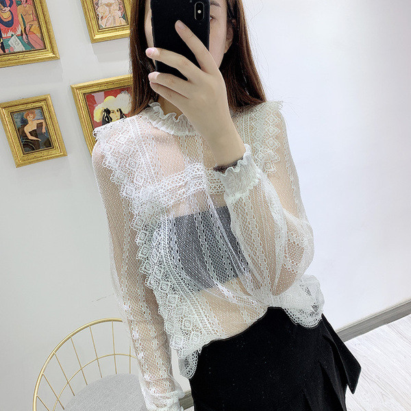 Bluză de damă din dantelă cu mâneci lungi de culoare albă