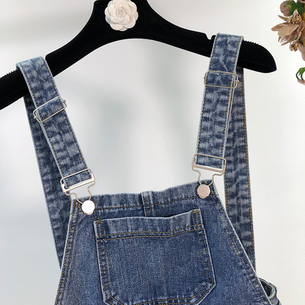 Γυναικεία ολόσωμη φόρμα με κουμπιά και σχισμένο μοτίβο