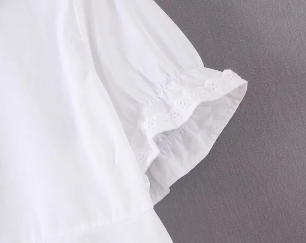 Cămașă elegantă de damă, cu spatele gol și mâneci scurte, în alb