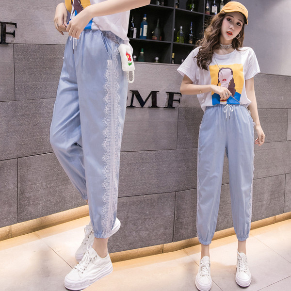 Pantaloni de dama la moda in albastru cu dantela