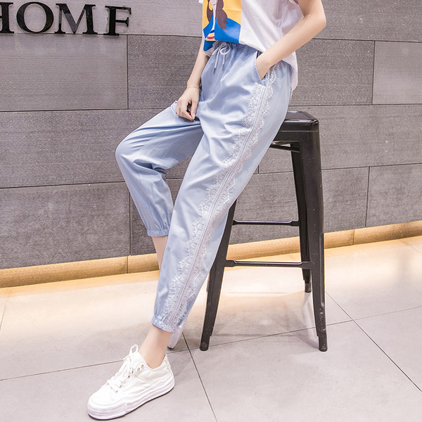 Pantaloni de dama la moda in albastru cu dantela