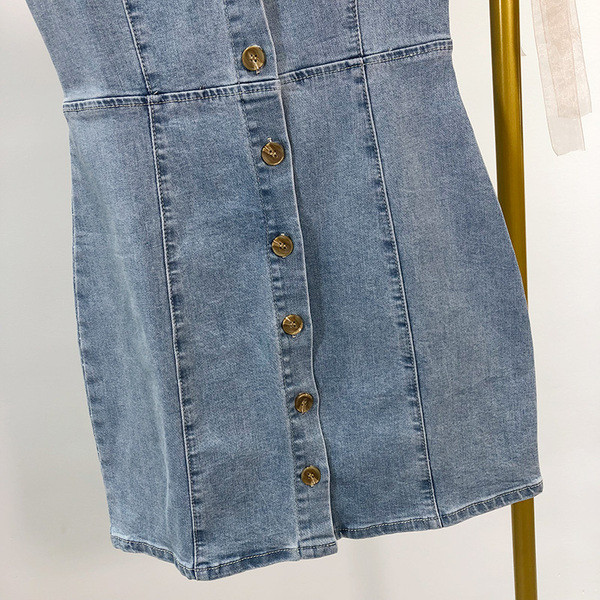 Fusta de dama din denim cu bretele subtiri si nasturi