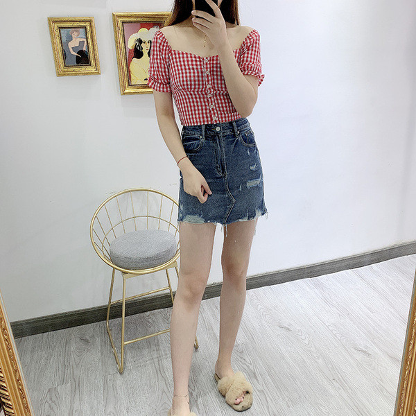 Fusta de dama din denim cu efect rupt in albastru si negru