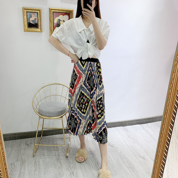 Fusta de dama plisata cu talie inalta si model