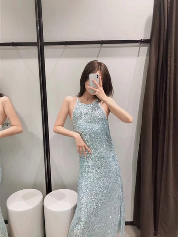 Rochie lunga de dama cu bretele subtiri si paiete de culoare deschisa