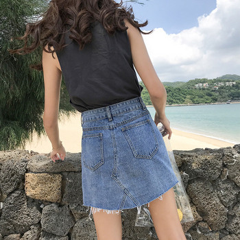 Fusta de damă modernă asimetrică din denim cu nasturi