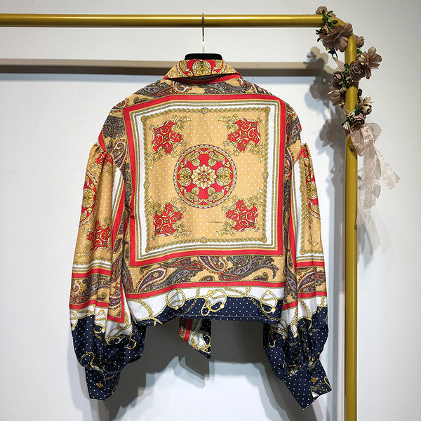 Cămașă de damă cu mâneci lungi și legături în talie cu model cu model