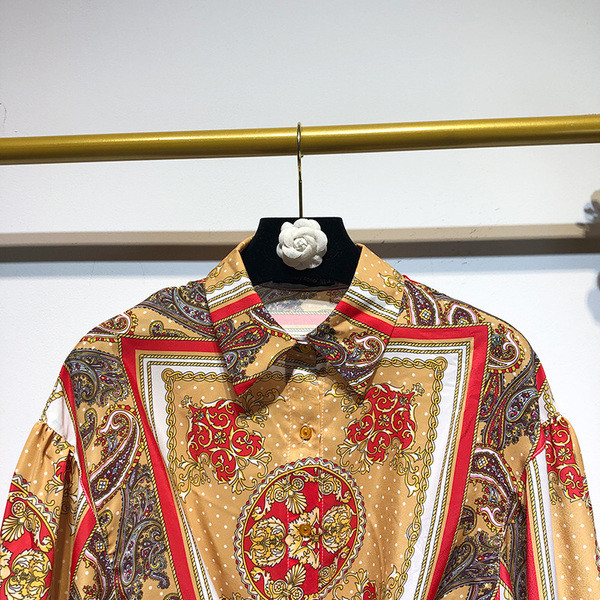 Cămașă de damă cu mâneci lungi și legături în talie cu model cu model