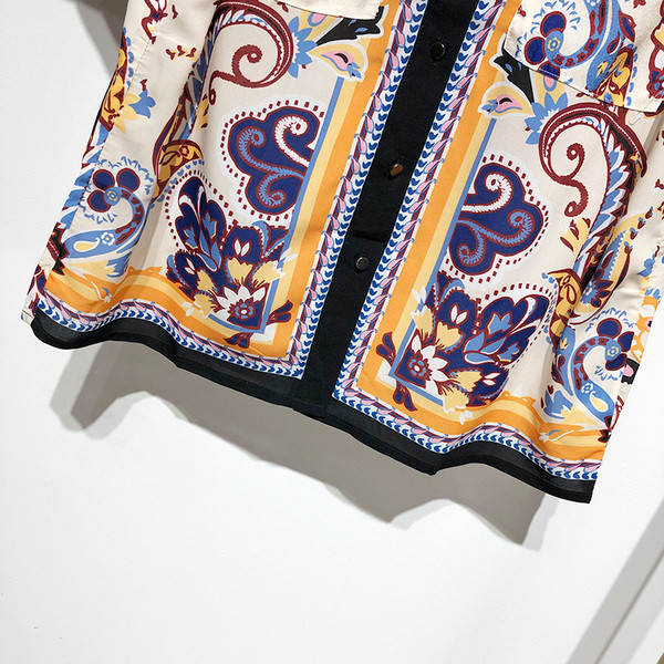 Cămașă de damă cu mâneci scurte și buzunare cu model cu model