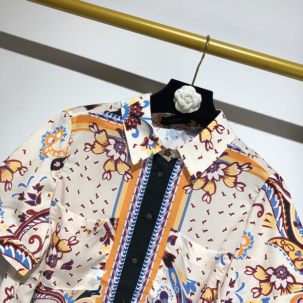 Cămașă de damă cu mâneci scurte și buzunare cu model cu model