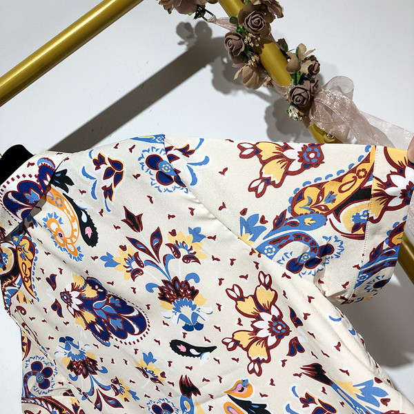 Cămașă de damă cu mâneci scurte și buzunare cu model cu model