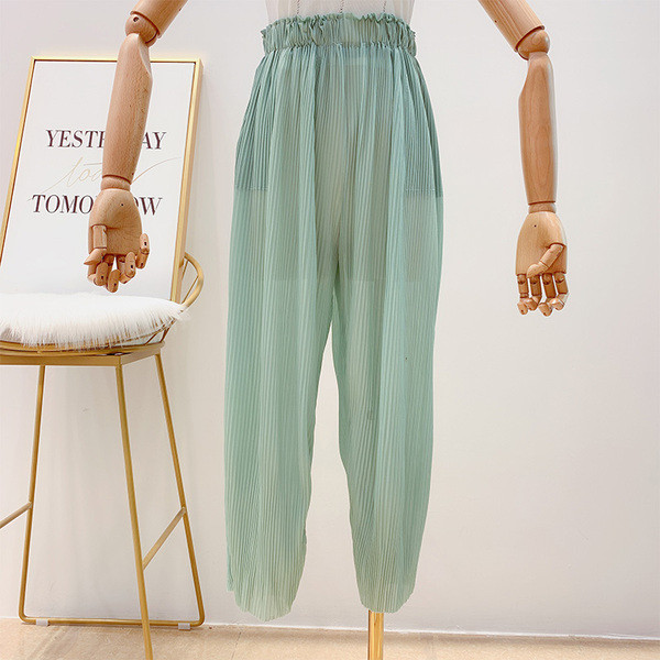 Pantaloni de dama plisati cu elastic