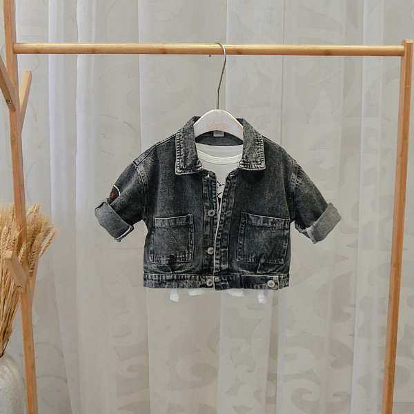 Geaca de copii eleganta pentru baieti cu aplicatie in negru