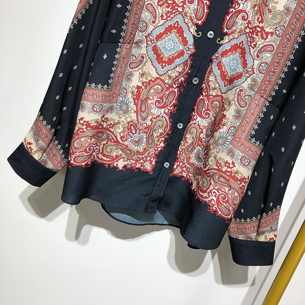 Cămașă de damă cu mâneci lungi și guler clasic cu model cu model