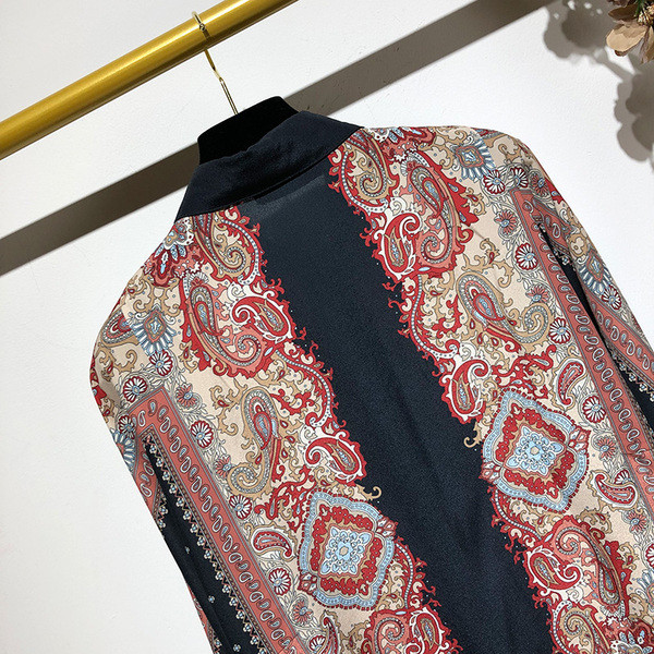 Cămașă de damă cu mâneci lungi și guler clasic cu model cu model