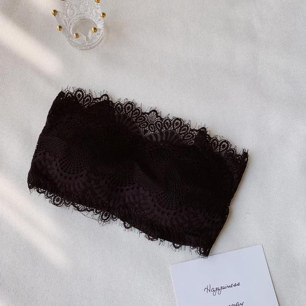 Модерно дамско дантелено бюстие в три цвята