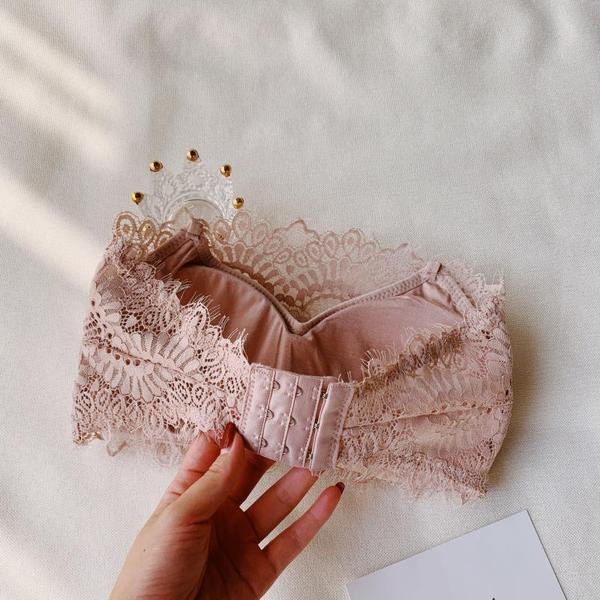 Модерно дамско дантелено бюстие в три цвята