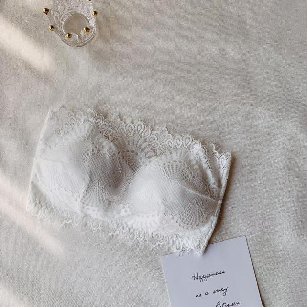 Модерно дамско дантелено бюстие в три цвята