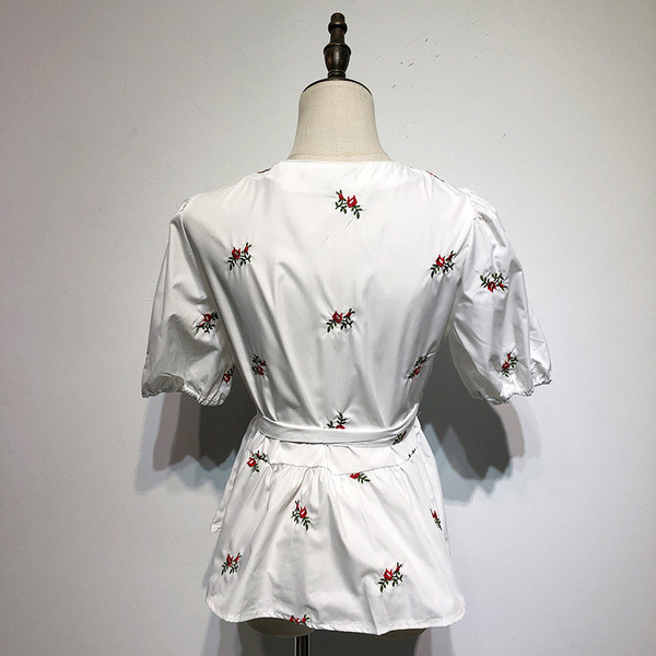Cămașă de damă cu mânecă scurtă, albă, cu broderie