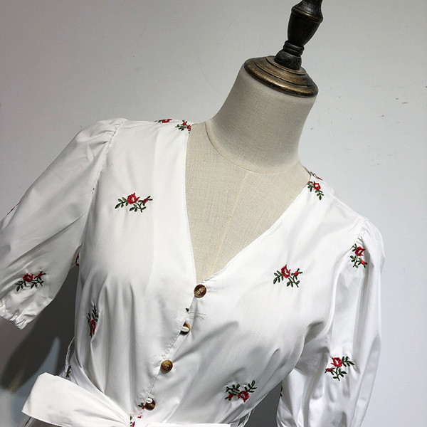Cămașă de damă cu mânecă scurtă, albă, cu broderie