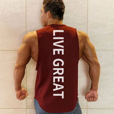 Спортен мъжки потник с надпис в черен, червен и бял цвят