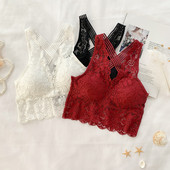 Bustiera dama din dantela cu bretele incrucisate in trei culori